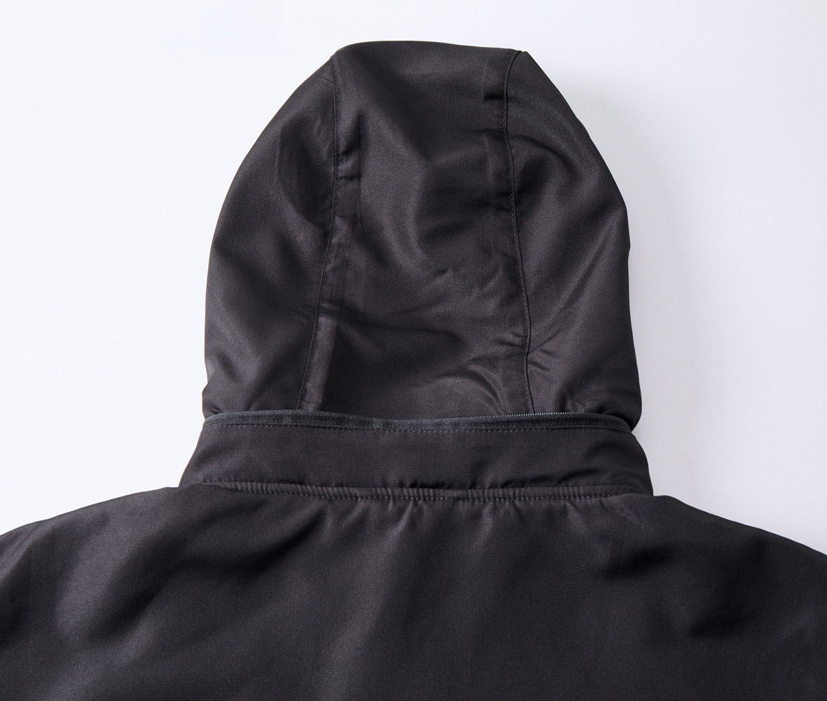 急な雨風にも対応できるフードイン仕様